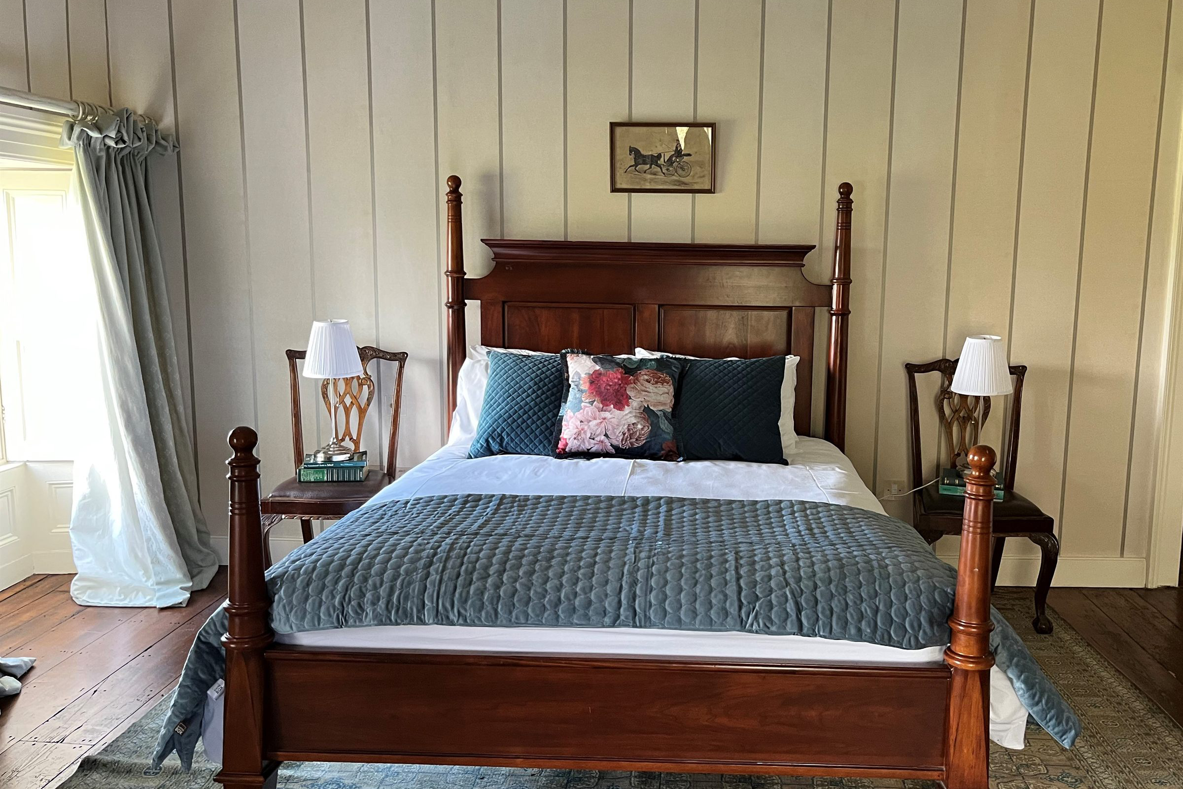 Rothwell Suite, Room 6 (queen + two singles) — Rockfield House