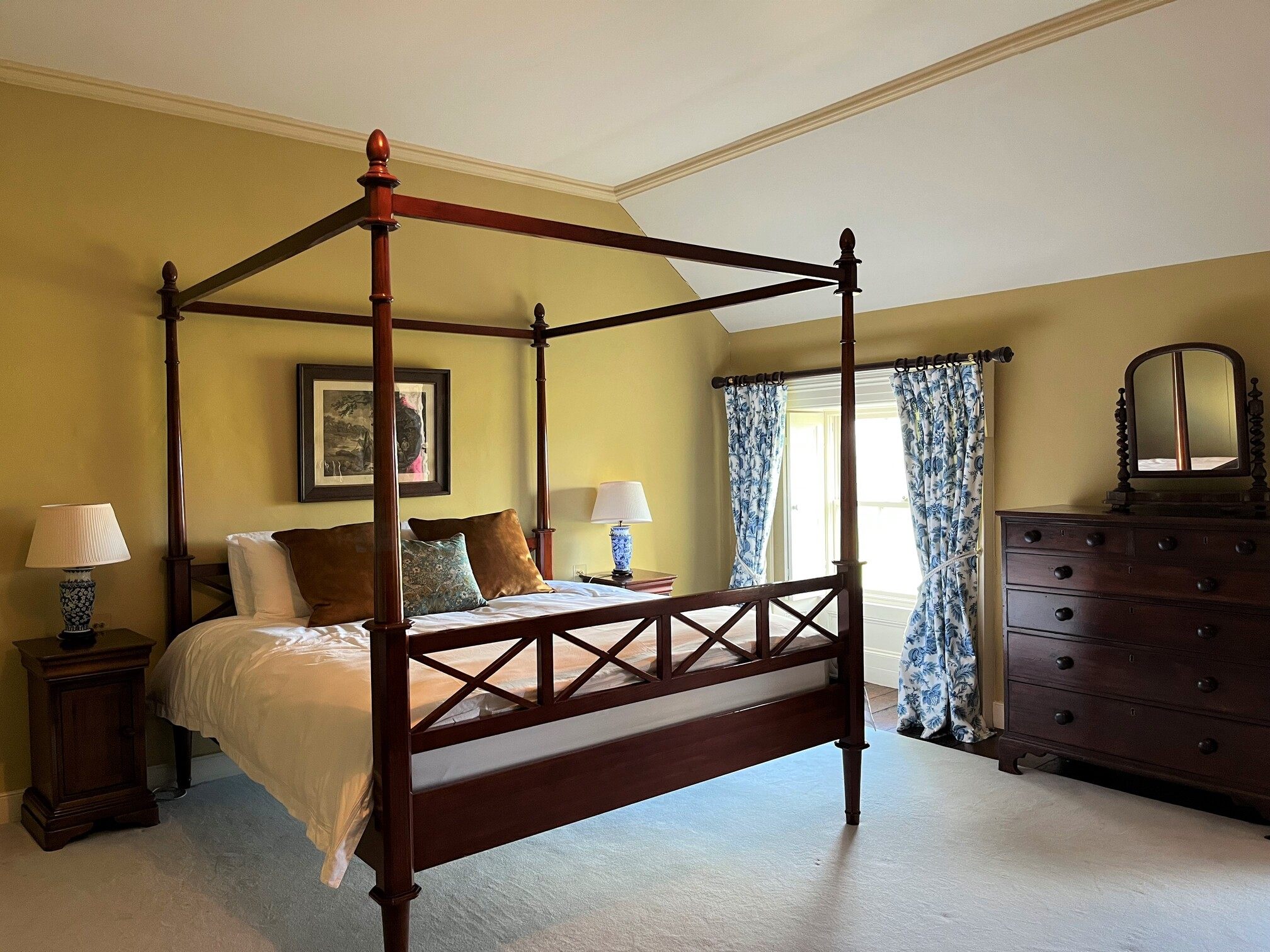 Cameron Suite, Room 8 (king + single) — Rockfield House
